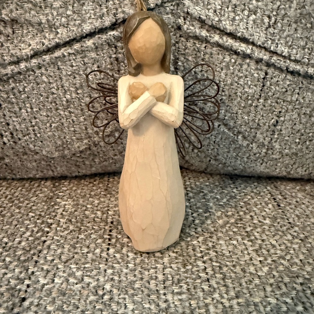 Willow Tree Cream Angel with Wire Wings